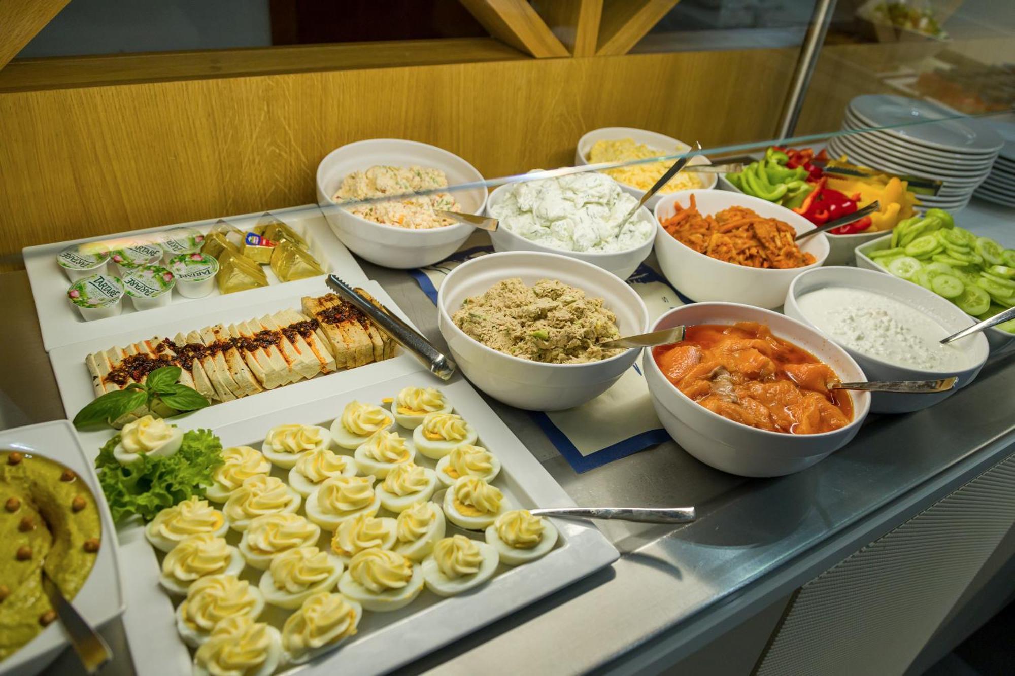 Columbus Hotel Рови Екстериор снимка